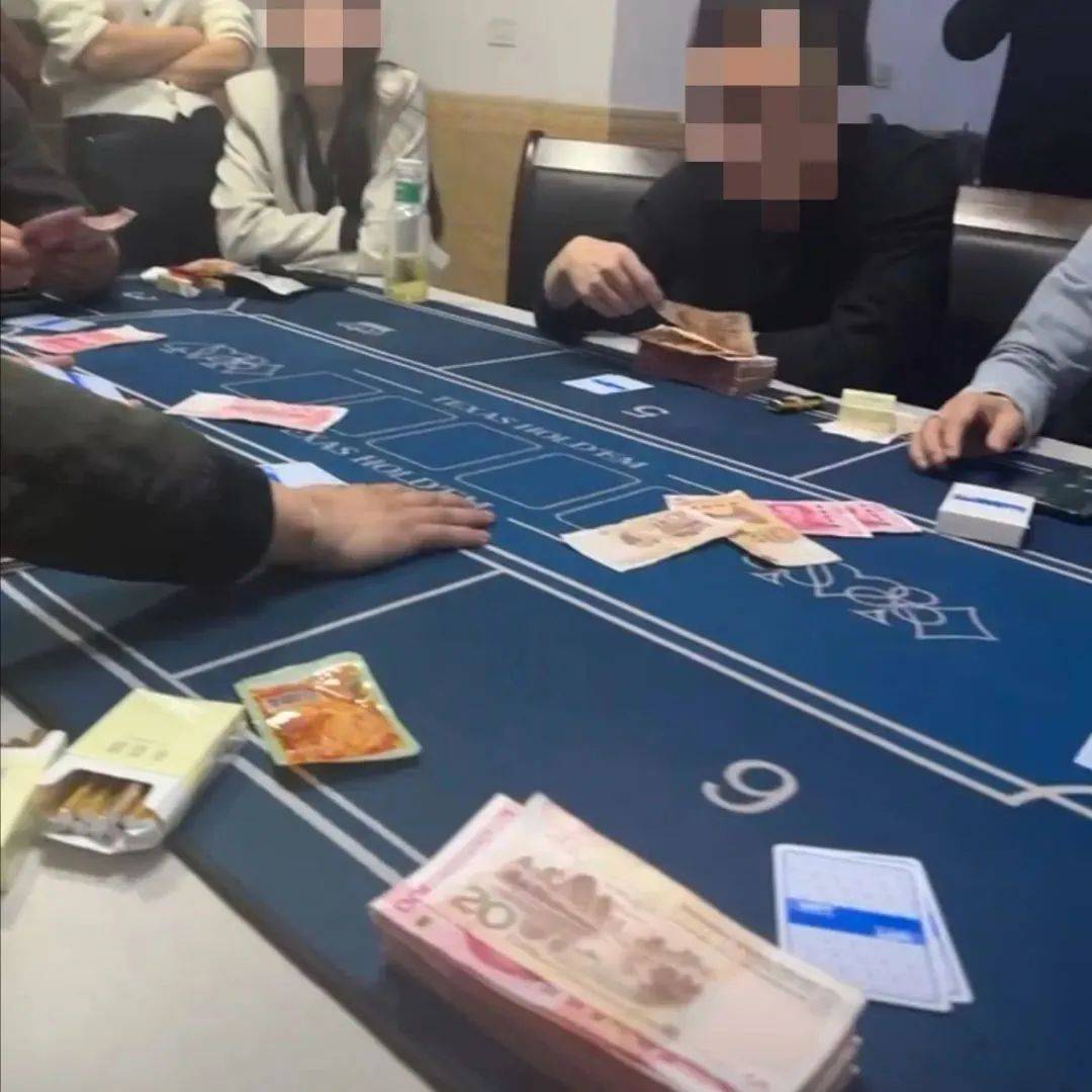 怎么约左近的人打扑克啊