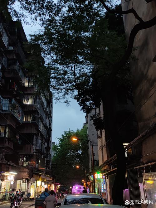 昭通此刻哪有夜晚站幼巷