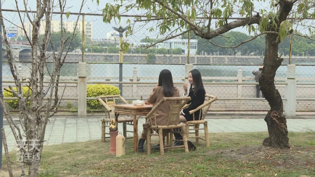 昭通女子学院后街喝茶