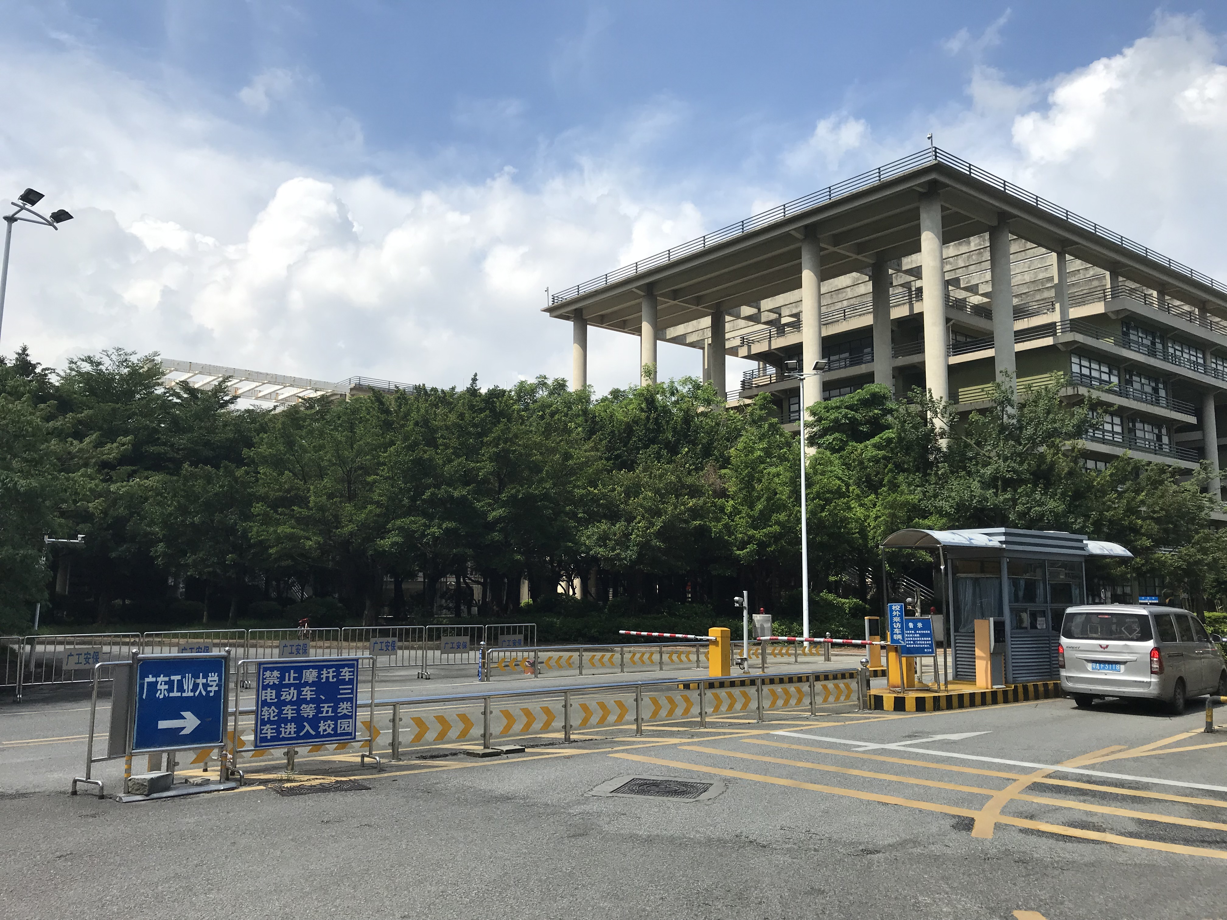 昭通大学城左近有做服务的吗