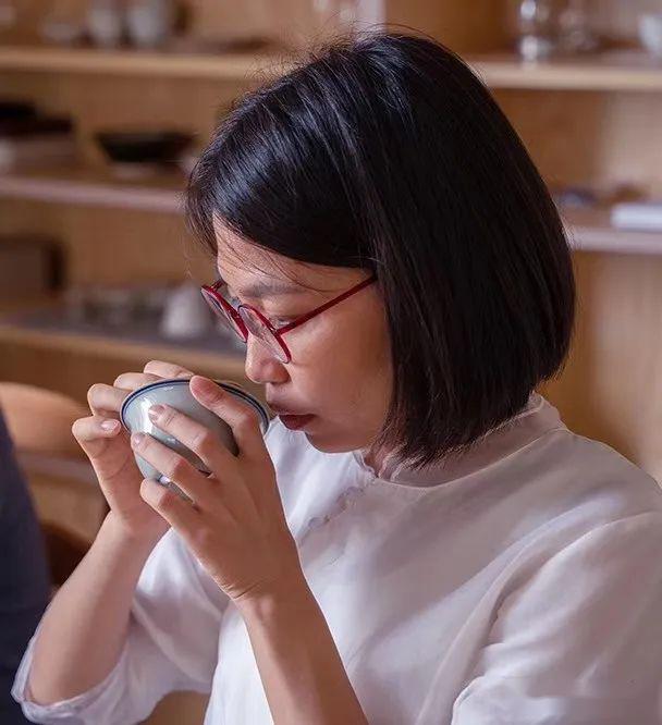 昭通女学生喝茶群