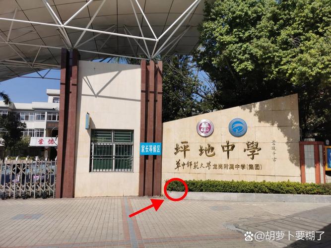 丽江学堂门口记号此刻还有吗