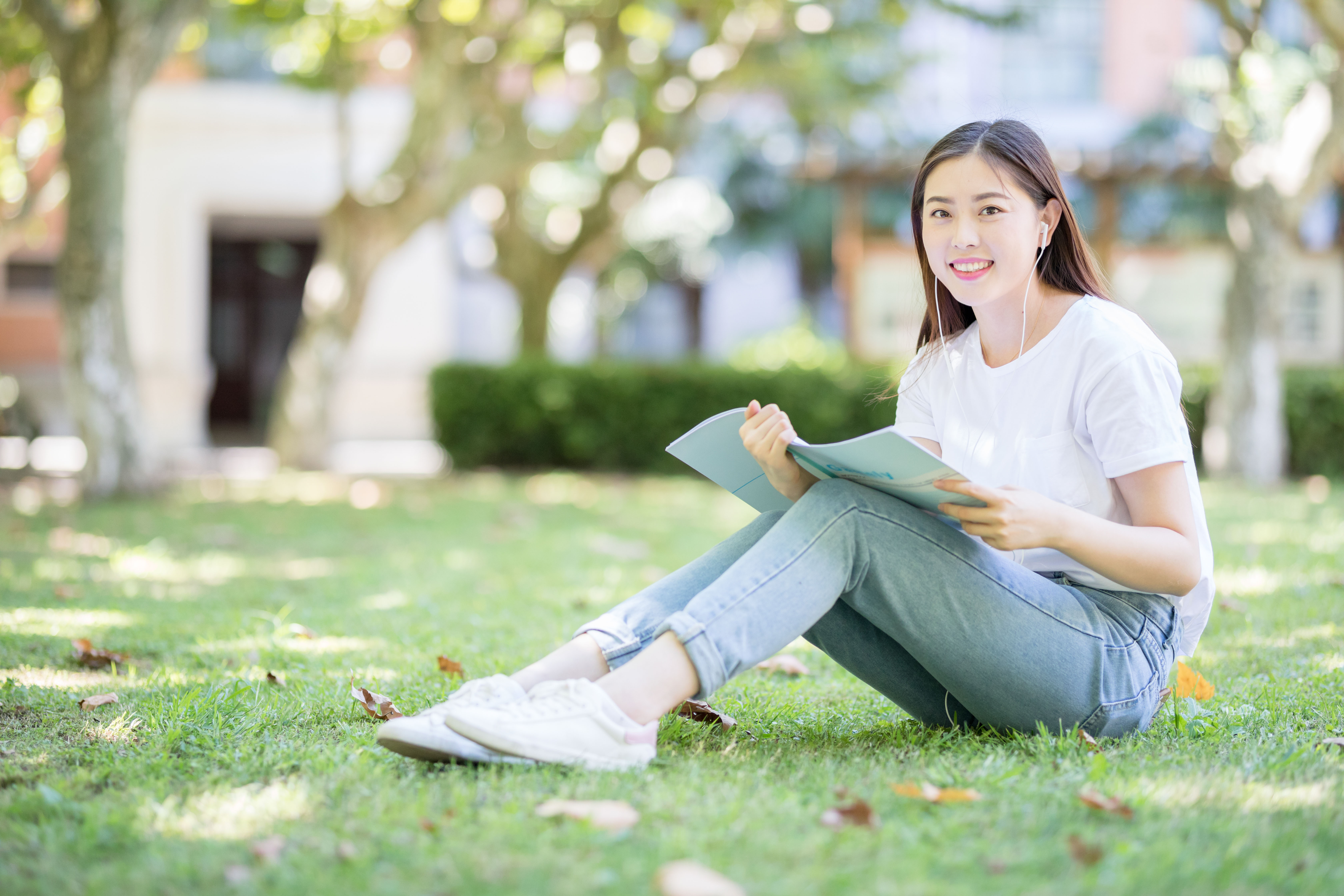 丽江精油推拿的女大学生