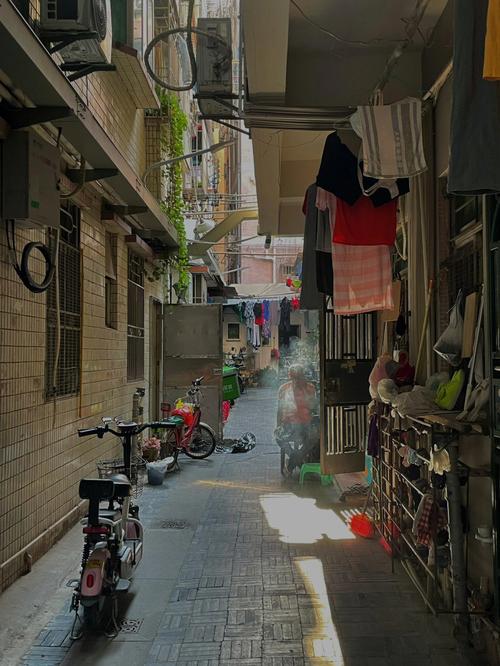 丽江火车站对面的幼小路