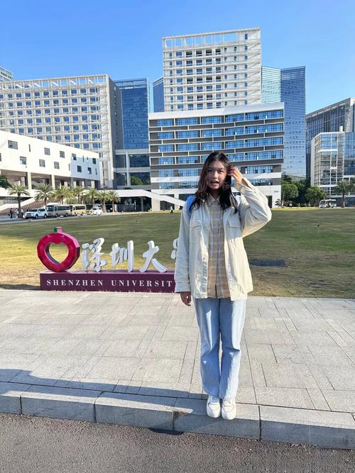 丽江怎么在大学学堂旁边找卖的女生