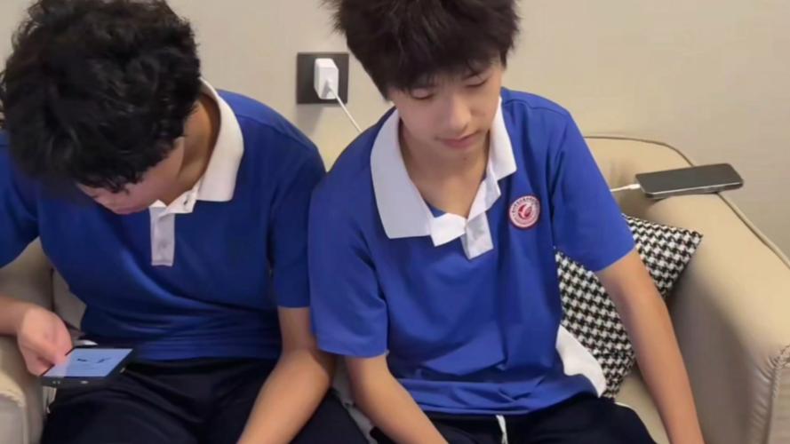 丽江初中生100元3幼时出来