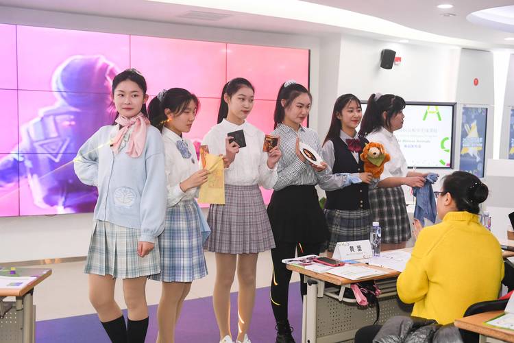 上海怎么能约到职业学堂的女生