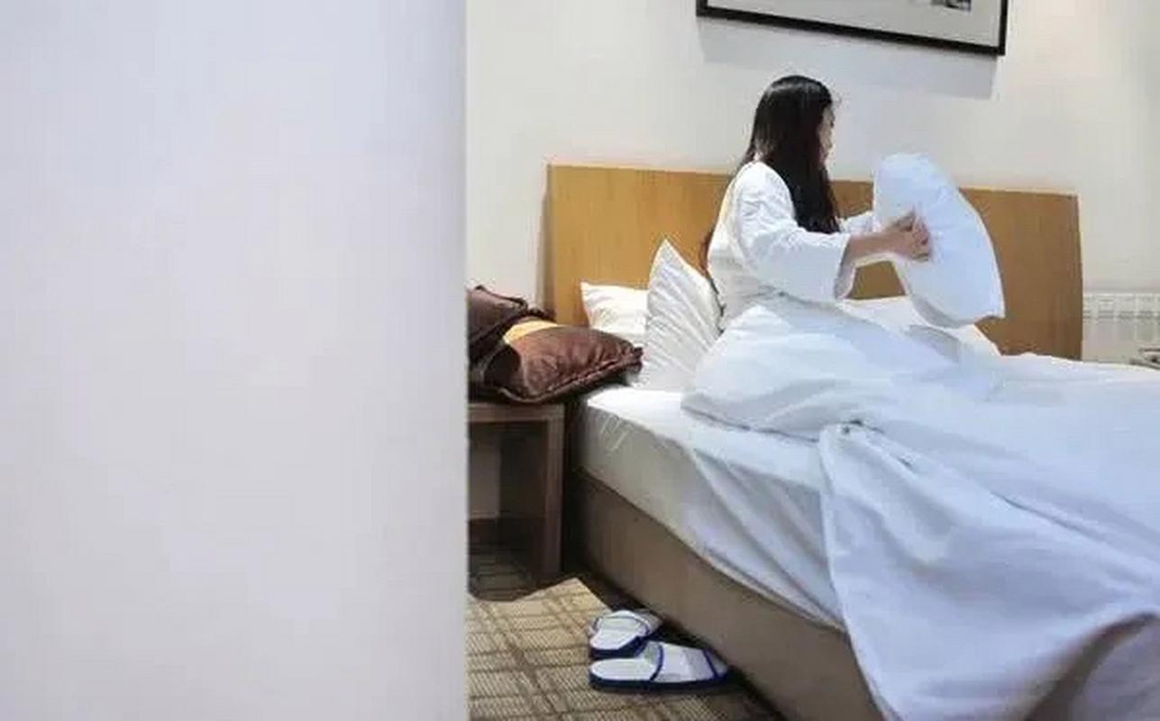 上海在左近找个女人过来睡觉不要钱