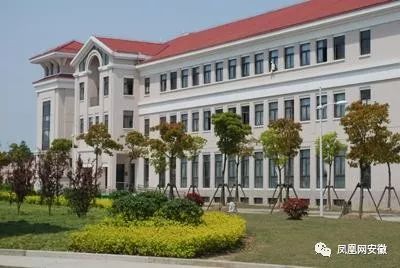 上海此刻怎么在大学门口约