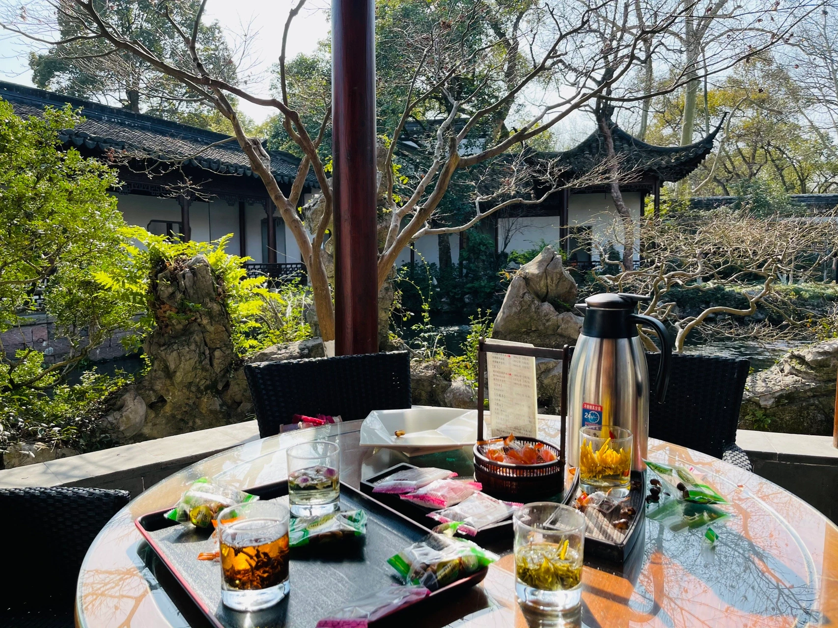 荆门女子学院后街喝茶