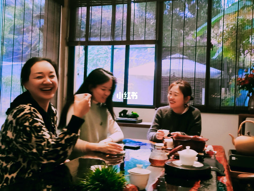 荆门女学生喝茶群