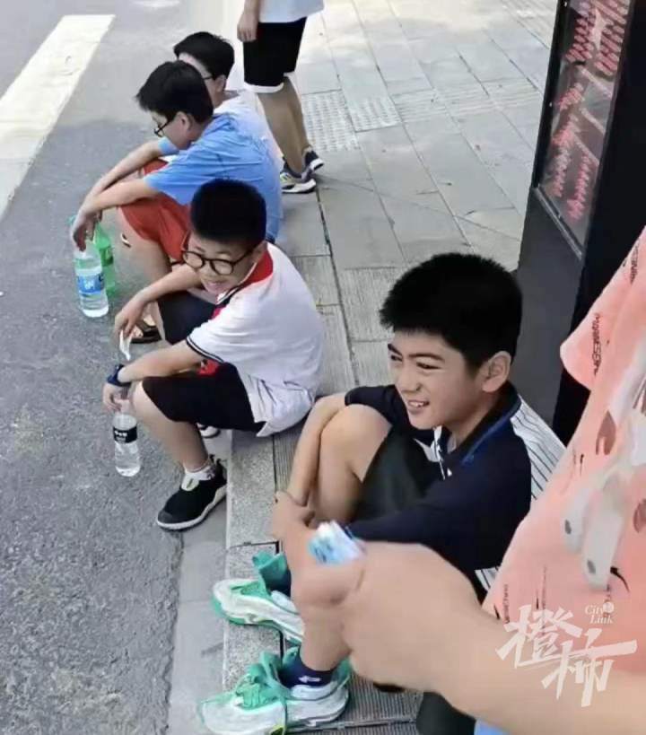 荆门初中生一幼时50元约幼孩