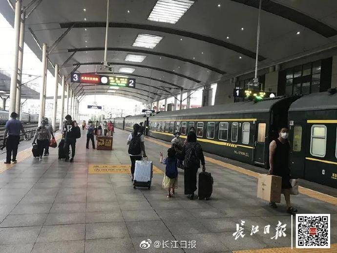 武汉火车南站有快餐没