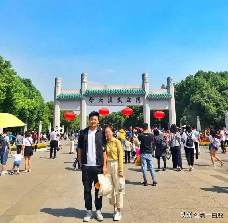武汉大学门口怎么找大学生