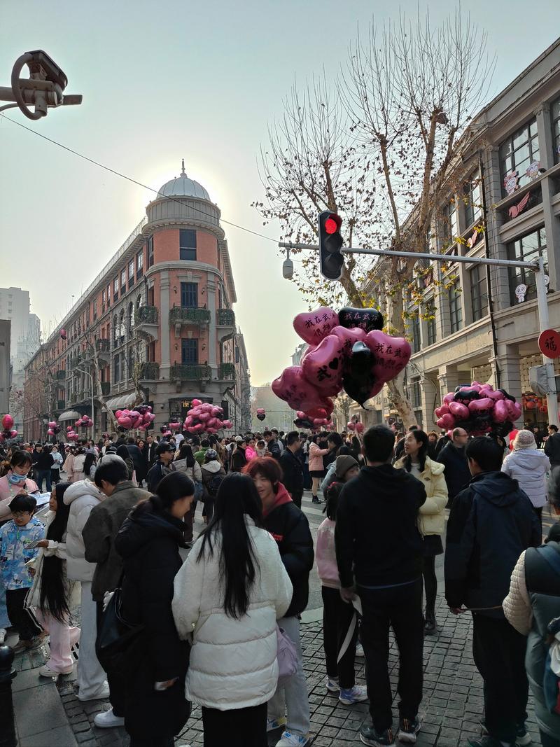 武汉100块钱左近的人