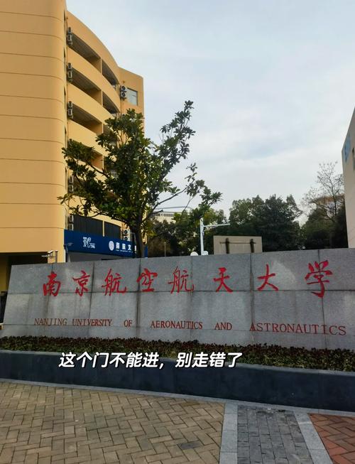 漯河大学城门口最新记号