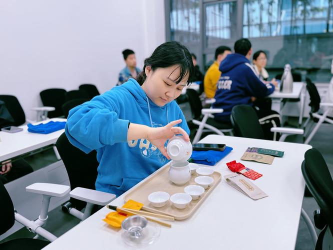 北京学生品茶喝茶上课