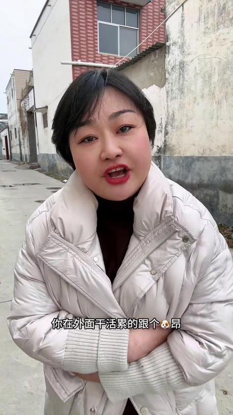 宁波北仑大路村站岗女